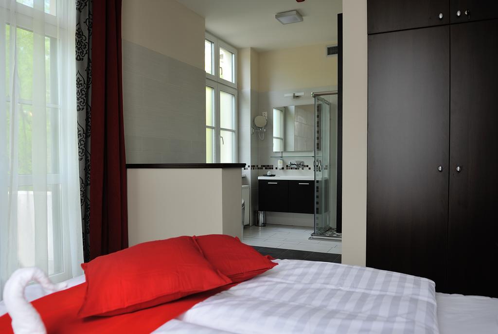 Corner Hotel & Kavehaz دوناويفاروش الغرفة الصورة